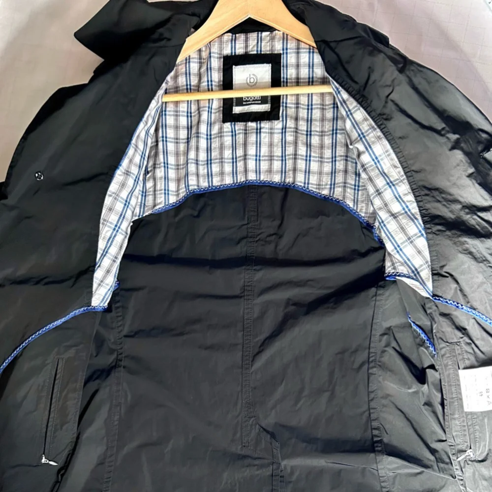 Bugatti vintage trench